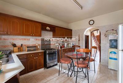 4 Bed Townhouse with En Suite in Westlands Area - 2