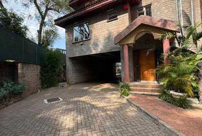 4 Bed Villa with En Suite at Lavington - 2