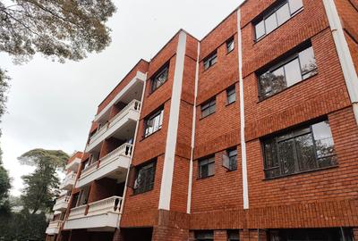 Furnished 3 Bed Apartment with Parking in Riverside