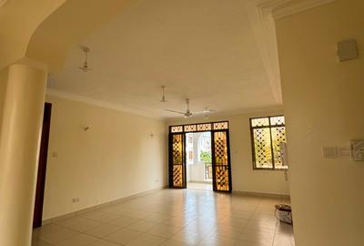 Serviced 2 Bed Apartment with En Suite at Greenwood - 4