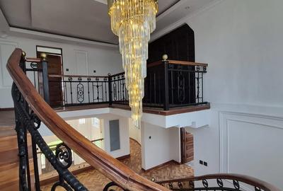 6 Bed House with En Suite in Runda - 3