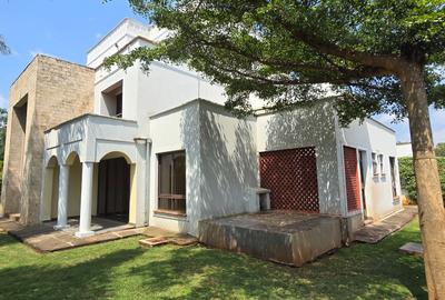 5 Bed Townhouse with En Suite at Lavington Green - 4