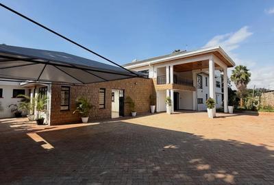 5 Bed House with En Suite in Runda