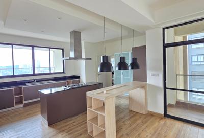 4 Bed Apartment with En Suite at Riverside Drive - 3