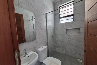 4 Bed House with En Suite at Membley - 4