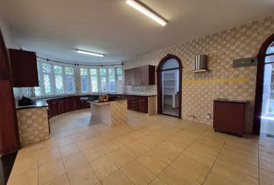 4 Bed Townhouse with En Suite at Rosslyn - 3