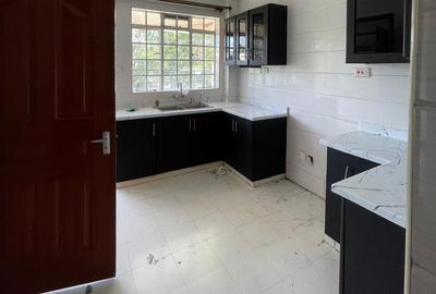 3 Bed Apartment with En Suite at Hatheru Road - 4