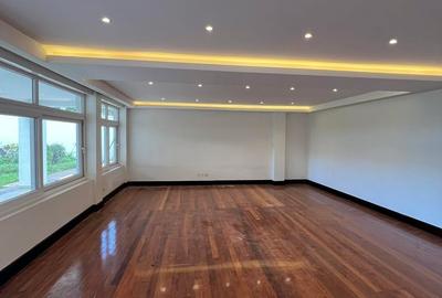 5 Bed House with En Suite in Runda - 4