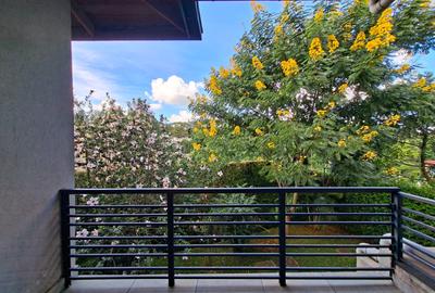 3 Bed House with En Suite at Nyari - 2