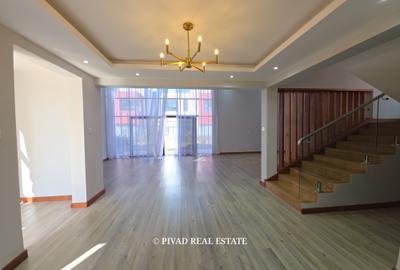 4 Bed Townhouse with Swimming Pool in Membley - 4