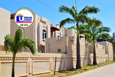 5 Bed House with En Suite in Nyali Area - 2