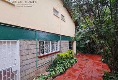 5 Bed House with En Suite at Lavington - 4