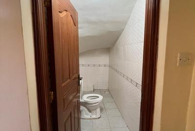 5 Bed House with En Suite at Membley - 2