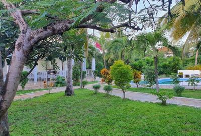 4 Bed Villa with En Suite at Casuarina - 4