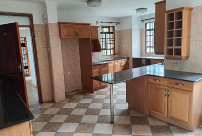 4 Bed Townhouse with En Suite at Runda - 4
