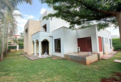 4 Bed Villa with En Suite in Lavington - 2