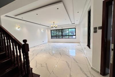 5 Bed Townhouse with En Suite in Lavington - 2