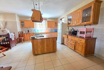 6 Bed House with En Suite in Gigiri - 3