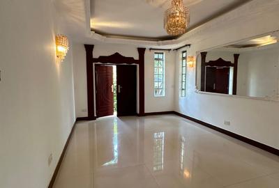 6 Bed House with En Suite in Nyari - 2