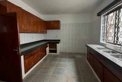5 Bed Villa with En Suite at Ole Dume Road - 3