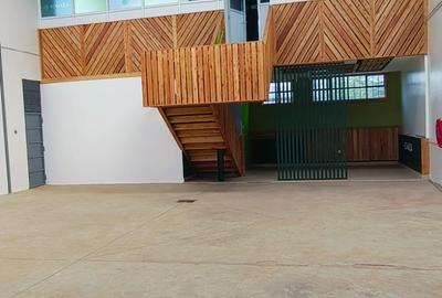2,432 ft² Warehouse with Service Charge Included in Kamakis - 4