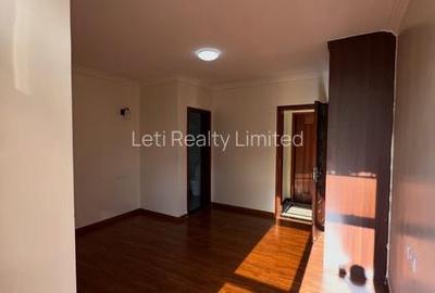 5 Bed Townhouse with En Suite in Lavington - 4