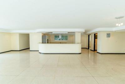 4 Bed Apartment with En Suite in Riverside