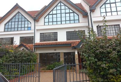 5 Bed Townhouse with En Suite at School Lane
