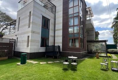 5 Bed Townhouse with En Suite in Lavington - 2