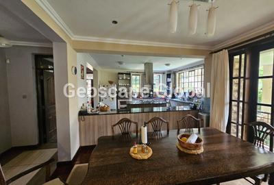 4 Bed House with En Suite in Rosslyn