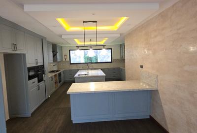 5 Bed Townhouse with En Suite at Convent Drive - 2