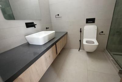 5 Bed Villa with En Suite in Kyuna - 4