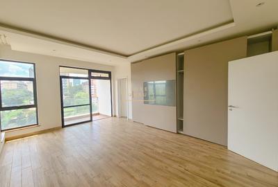 3 Bed Apartment with En Suite in Riverside - 4