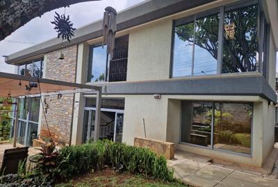 5 Bed House with En Suite in Lavington