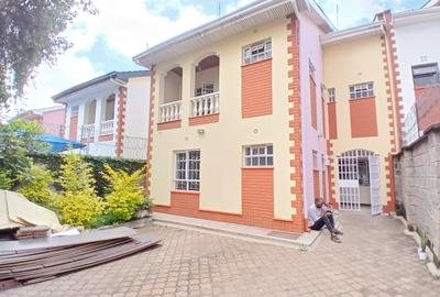 4 Bed Townhouse with En Suite at Lavington - 2