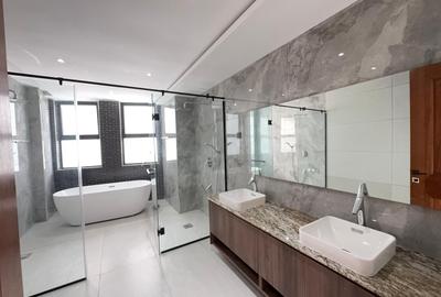 3 Bed Apartment with En Suite in Riverside - 3