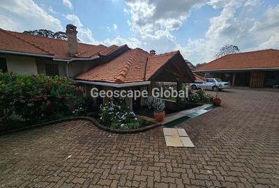 5 Bed House with En Suite in Nyari