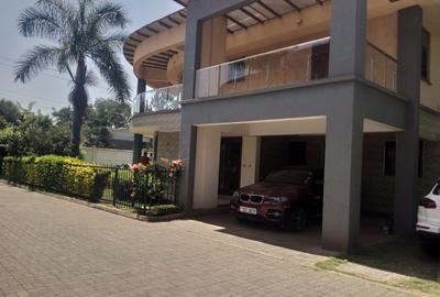 5 Bed Townhouse with En Suite in Lavington - 2