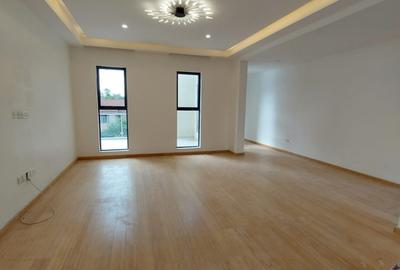 5 Bed House with En Suite at Runda