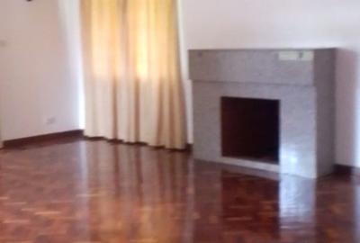 5 Bed Villa with En Suite in Runda - 2