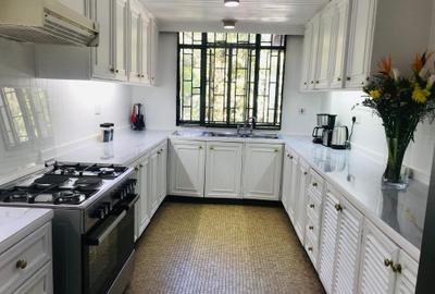 Serviced 4 Bed Apartment with En Suite in Riverside