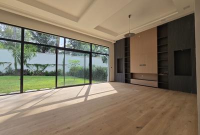 5 Bed Villa with En Suite in Lavington