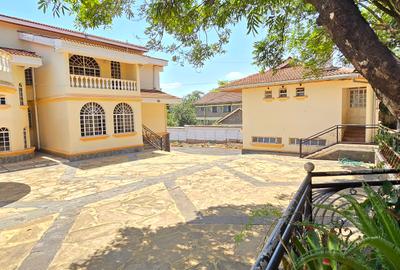 5 Bed House with En Suite at Loresho Road