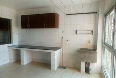 3 Bed Apartment with En Suite in Kileleshwa - 4