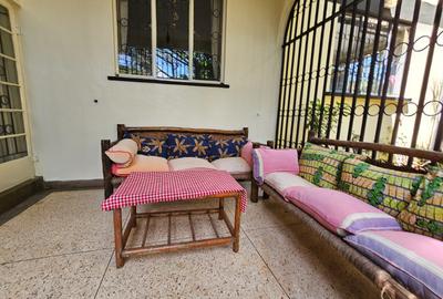 5 Bed House with En Suite in Nyari