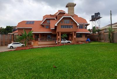 8 Bed House with En Suite in Runda