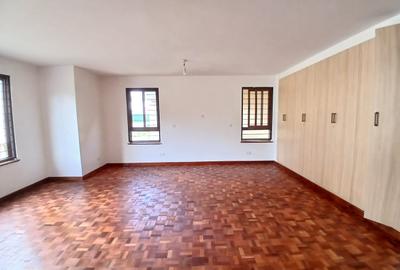 5 Bed Townhouse with En Suite in Lavington