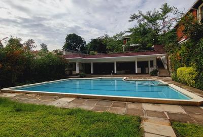 5 Bed Townhouse with En Suite in Spring Valley