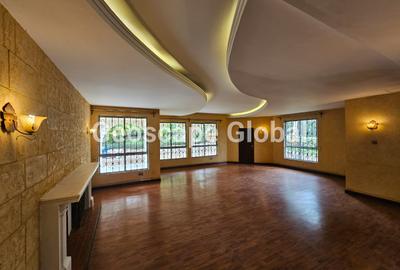 4 Bed House with En Suite in Nyari