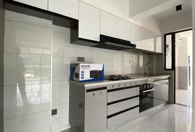 2 Bed Apartment with En Suite at Westlands Road - 4